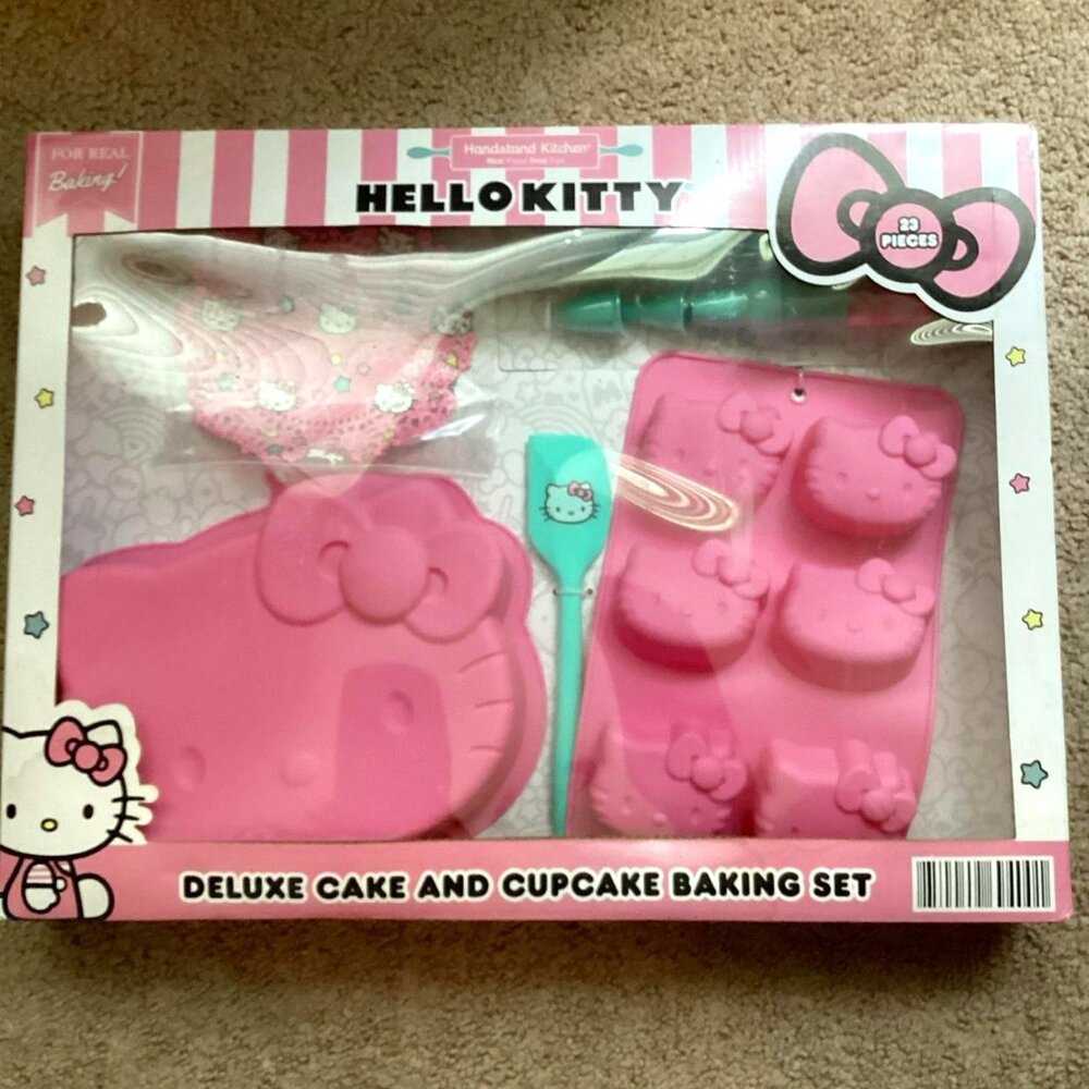 Hello Kitty cupcake baking set